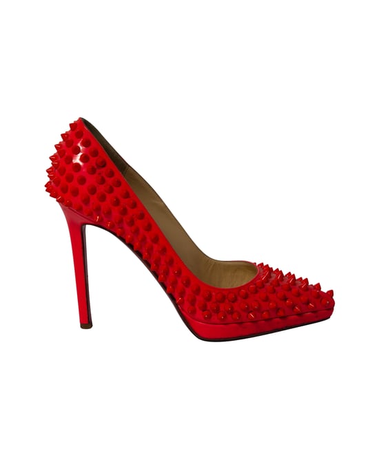 Christian Louboutin Pigalle Plato 120 Spiked Hakken in Neon Rood Patelleer - Image 1