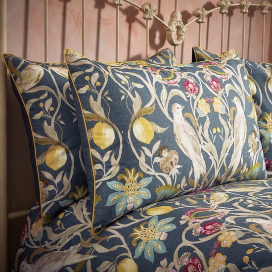 EW door Edinburgh Weavers Liberty Floral Birds Luxe Katoenen Hoofdkussen Set - Image 1