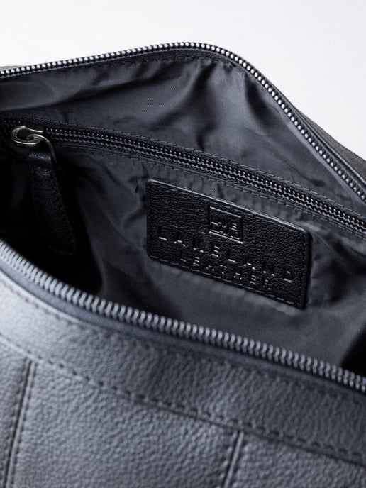 Discoverer Leather Washbag in Black