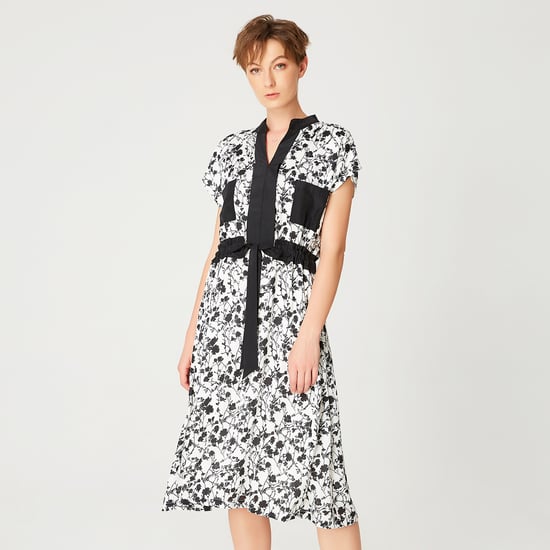 Bi-materiële kleding met monochrome bloemenprint en trekkoordriem - Image 1