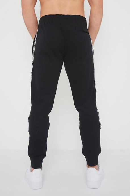Nike Heren Herhaal Taping Logo Fleece Cuffed Joggers in Zwart - Image 2