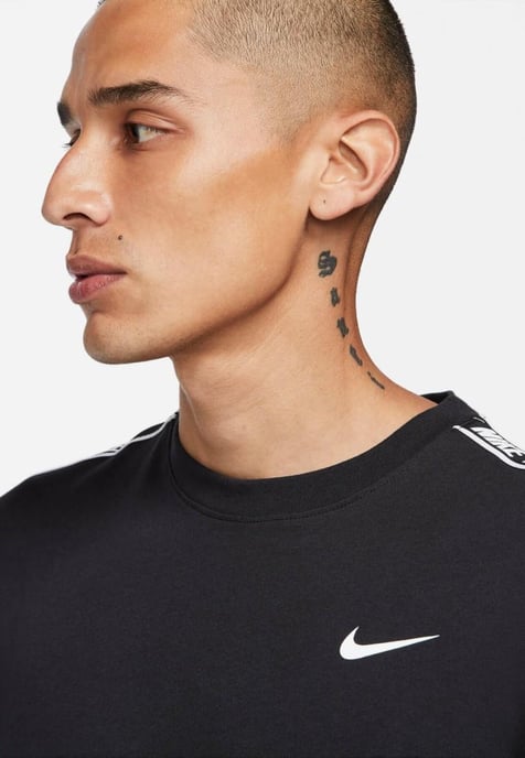 Nike Mens Repeat T Shirt in Black / White