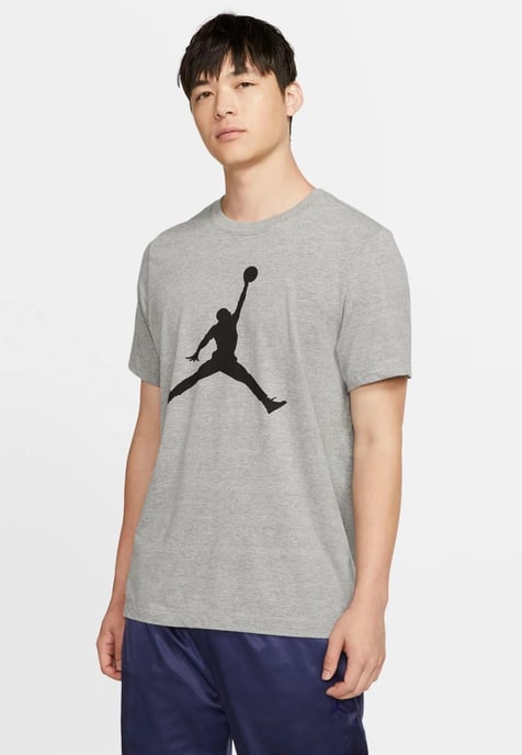 NIKE Heren M J Jumpman SS Crew T Shirt in Grijs - Image 1