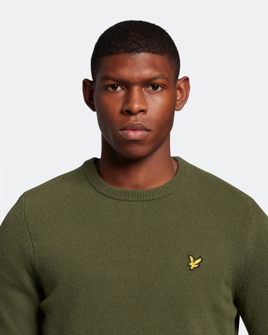 Lyle & Scott Ronde Hals Lamswol Trui in Olijf - Image 4