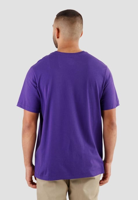 Nike Sportswear Club T-shirt voor heren in paars - Image 2