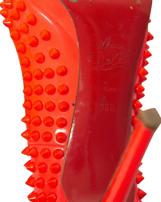 Christian Louboutin Pigalle Plato 120 Spiked Hakken in Neon Rood Patelleer - Image 5