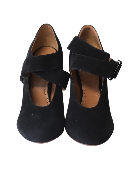 Alaia Cross Strap Pumps in Zwart Suède - Image 2