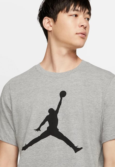 NIKE Heren M J Jumpman SS Crew T Shirt in Grijs - Image 3