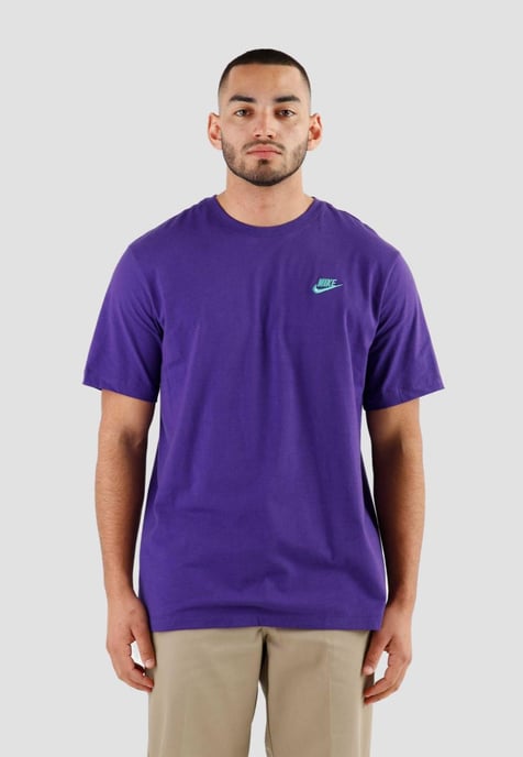 Nike Sportswear Club T-shirt voor heren in paars - Image 1