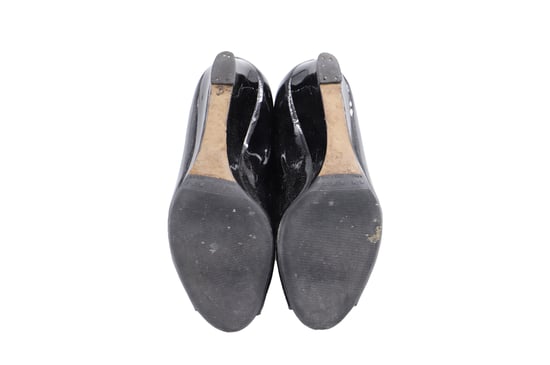Jimmy Choo 'Baxen' Peep-toe Wedges in Zwart Glanzend Leder - Image 6