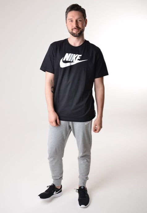 Nike Swoosh Futura Heren T-shirt in zwart - Image 4
