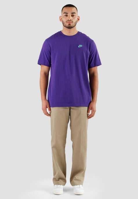 Nike Sportswear Club T-shirt voor heren in paars - Image 4