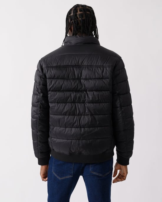 Lyle & Scott trechterhals gewatteerd gitzwart jack - Image 4