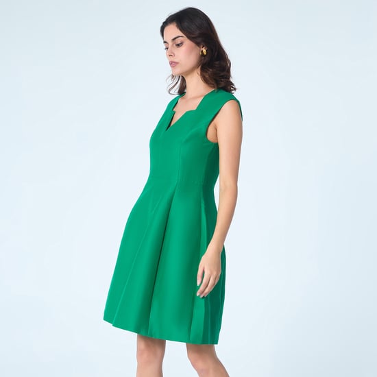 Fit-and-flare satijnen korte jurk met vierkante V-hals - Image 2