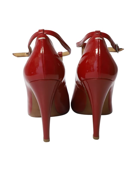 Maison Martin Margiela Puntneus met T-band in Rood Gepatineerd Leer - Image 4