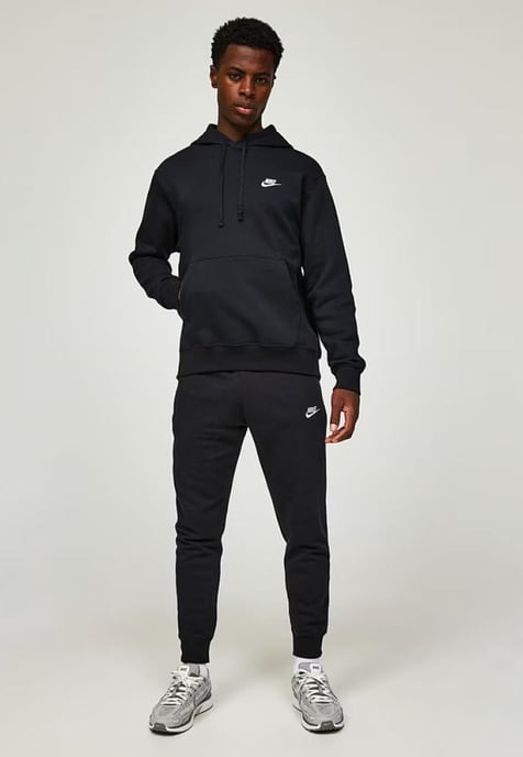 Nike Heren Sportswear Club Fleece Trainingspak in Zwart - Image 1
