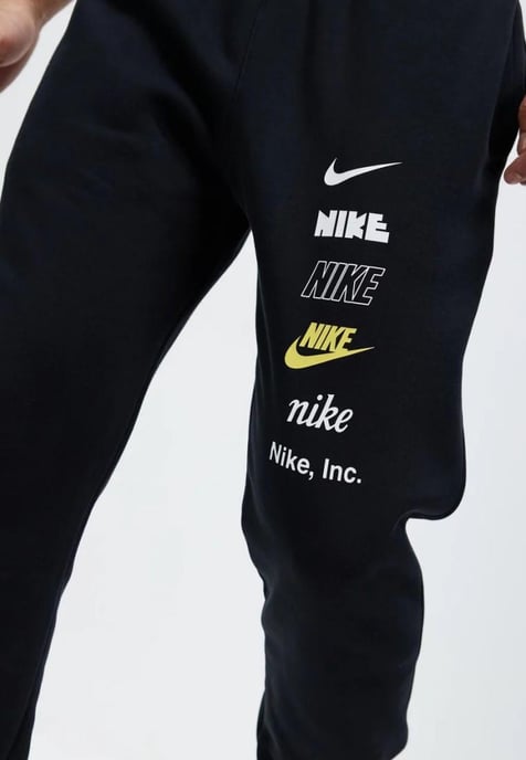 Nike Club Fleece Plus trainingspak met klein logo in zwart - Image 4