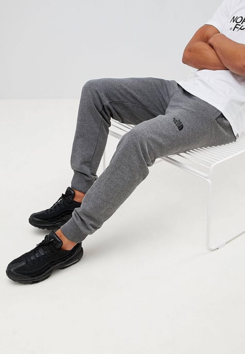 The North Face NSE Heren Fleece Cuffed Joggers Pant Grijs - Image 4