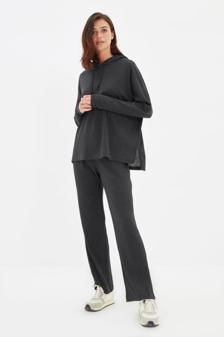 Trendyol Vrouwen Capuchon Pyjama Set - Image 1