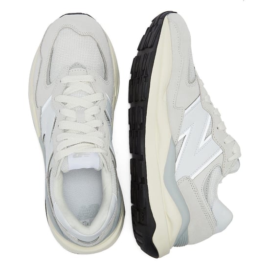New Balance 5740SLA Dames Beige Trainers - Image 6