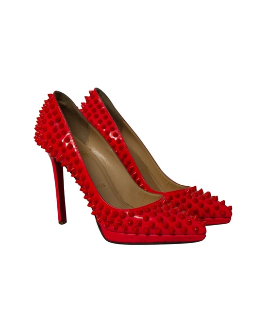 Christian Louboutin Pigalle Plato 120 Spiked Hakken in Neon Rood Patelleer - Image 3