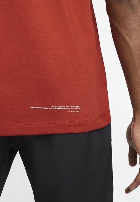 Nike Dri-FIT grafisch trainingstankvest voor heren in rood - Image 4
