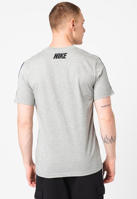 Nike Sportswear Repeat T-shirt Club in grijs - Image 2