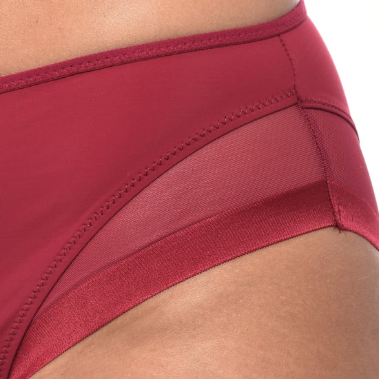 Generous elastic and breathable fabric panties 00A63 for women offers comfort and natural movement