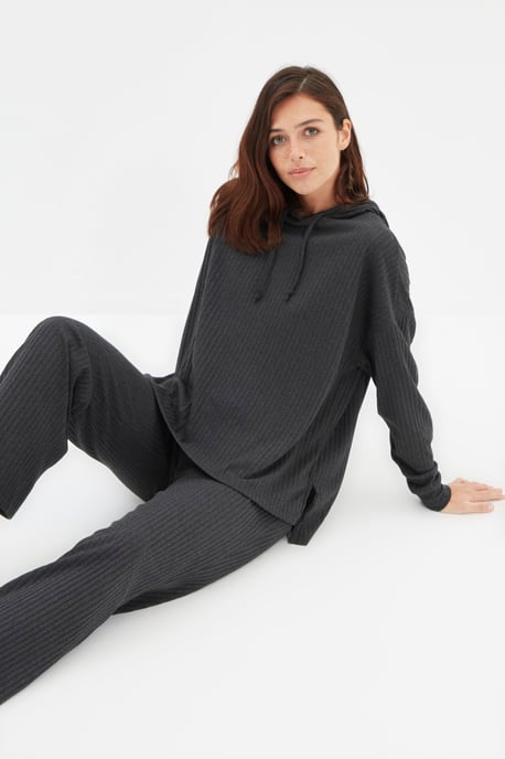 Trendyol Vrouwen Capuchon Pyjama Set - Image 3