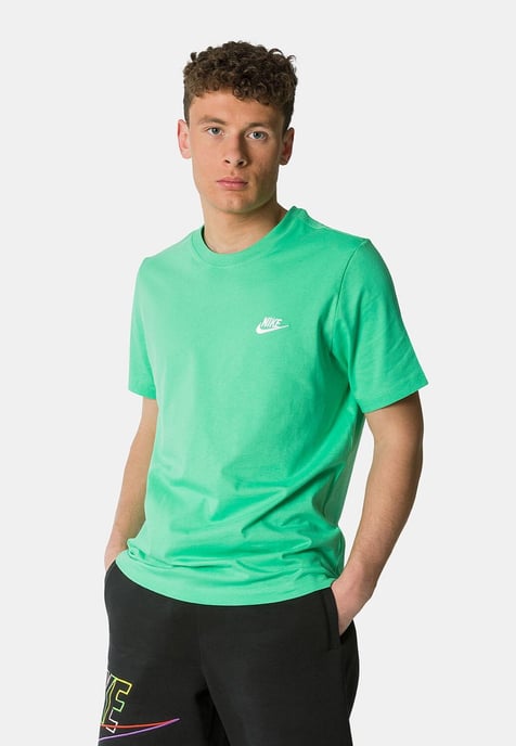 Nike Sportswear Club T-shirt voor heren in lentegroen - Image 1