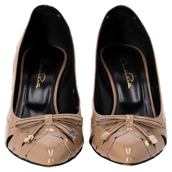 Oscar De La Renta Scallop and Bow Detail Pumps in Brown Patent Leather - Image 4