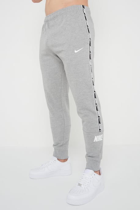 Nike Mens Repeat Taping Logo Fleece Cuffed Joggers in grijs - Image 3