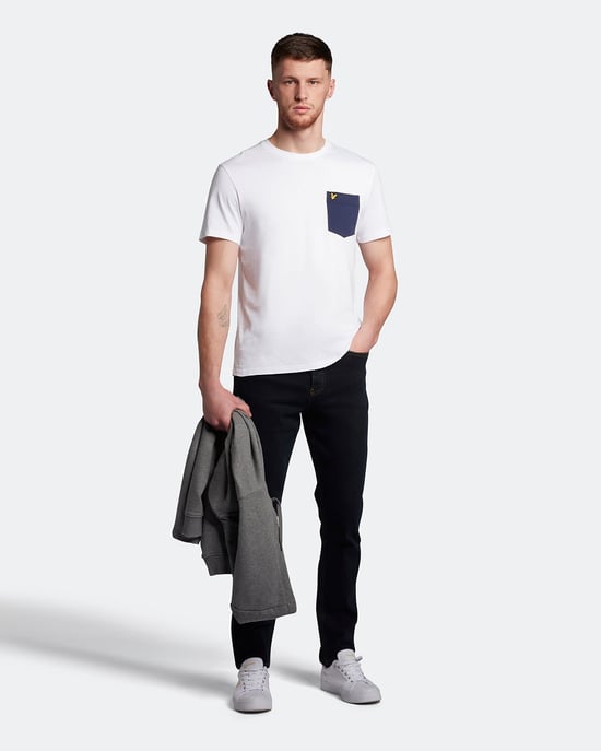 Lyle & Scott T-shirt met contrasterende zak in wit - Image 2