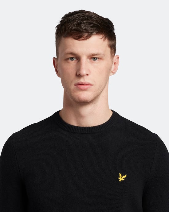 Lyle & Scott Crew Neck Lambswool Jumper in Zwart - Image 4
