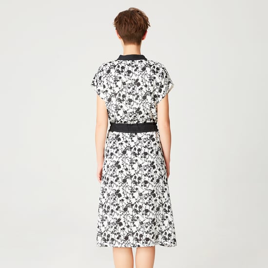 Bi-materiële kleding met monochrome bloemenprint en trekkoordriem - Image 5