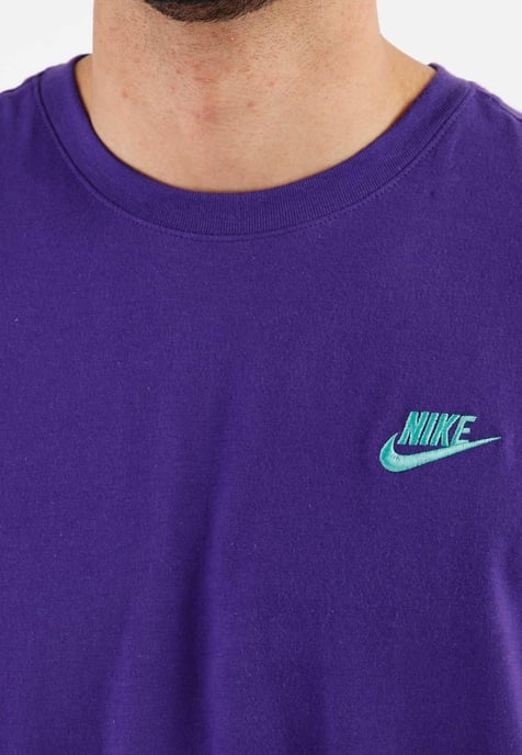 Nike Sportswear Club T-shirt voor heren in paars - Image 3