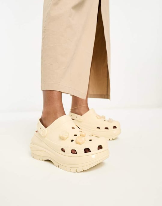 Crocs ASOS Exclusive Mega Crush shellsnpearls clog in vanilla-Neutral