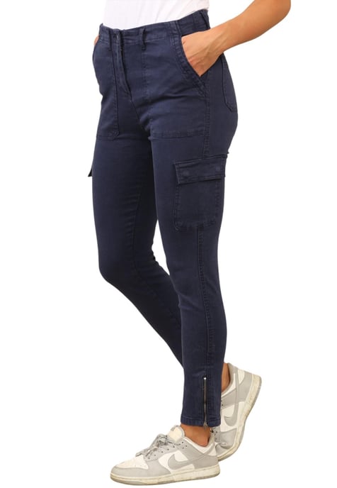 MYT Dames Cargo Chino Enkel Grazer Broek in Navy - Image 3