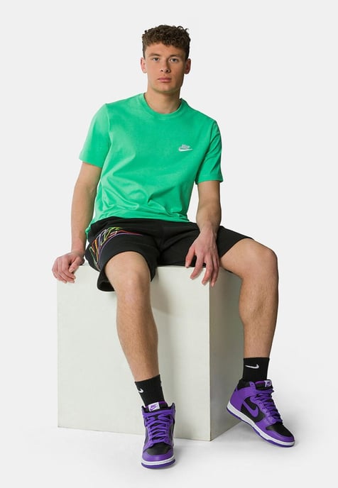 Nike Sportswear Club T-shirt voor heren in lentegroen - Image 4