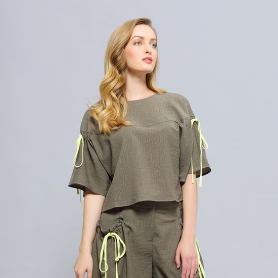 Tulpmouwen Crop Top - Image 1