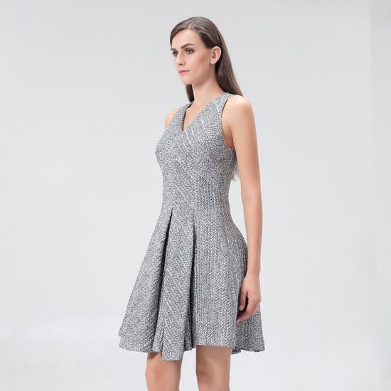 Fit-and-Flare Silver Jacquard-jurk - Image 3
