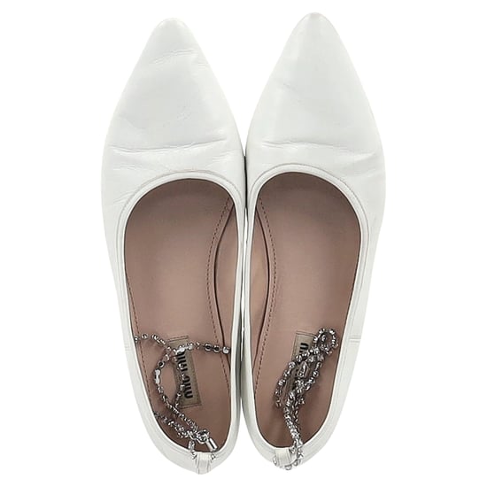 Miu Miu Versierde Strap Pointed-Toe Ballerina's in Witte Leer - Image 2