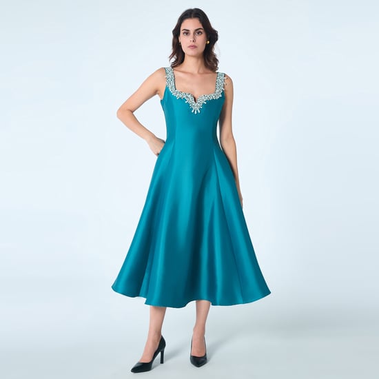 Cocktailjurk met hartvormig decolleté en kralen - Image 1