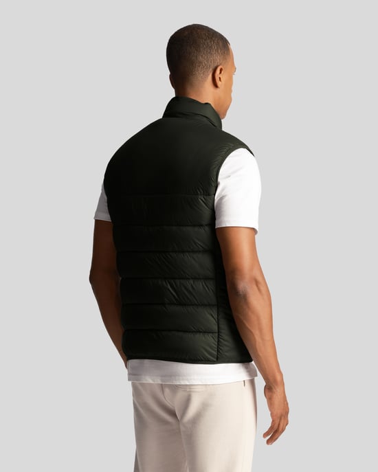 Lyle & Scott Gewatteerd Gilet in Olijf - Image 3