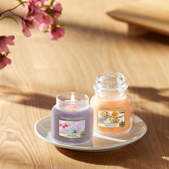 Yankee Candle Originele Medium Pot Geurkaars Berry Mochi, 411g - Image 2