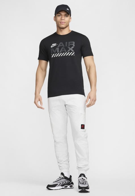 Nike Air Max Graphic T-shirt voor heren in zwart - Image 4