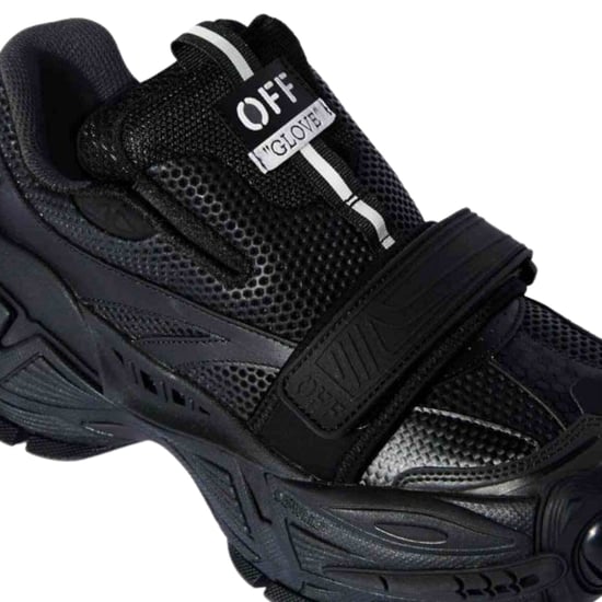 Gebroken witte handschoen slip zwarte sneakers - Image 3