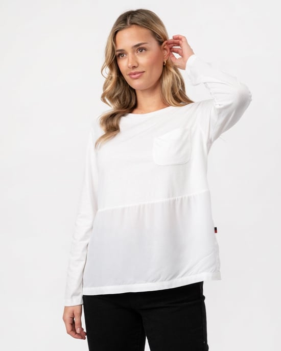 T-shirt met ronde hals, borstzak en zijsplit in wit - Image 1