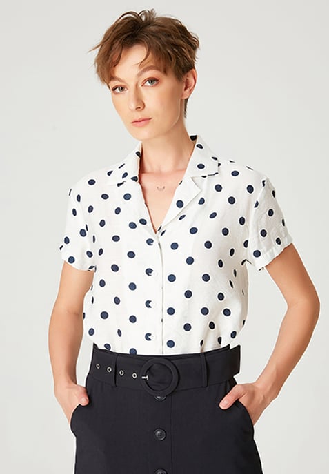 Shirt with short sleeves and polka dot print