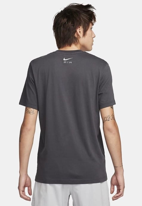 Nike Air Heren Grafisch T Shirt in Charcoal - Image 2